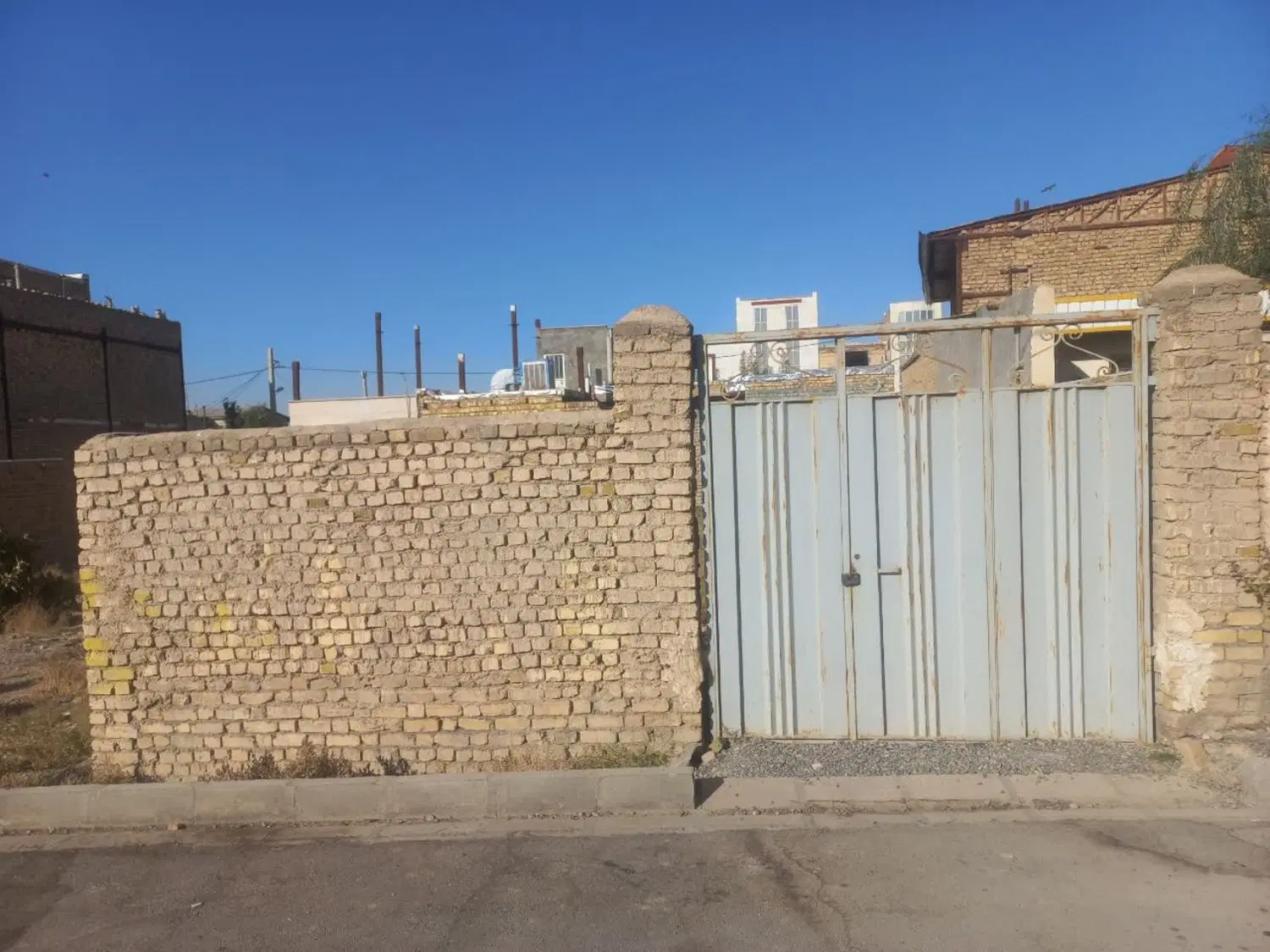 زمین حاجی آباد