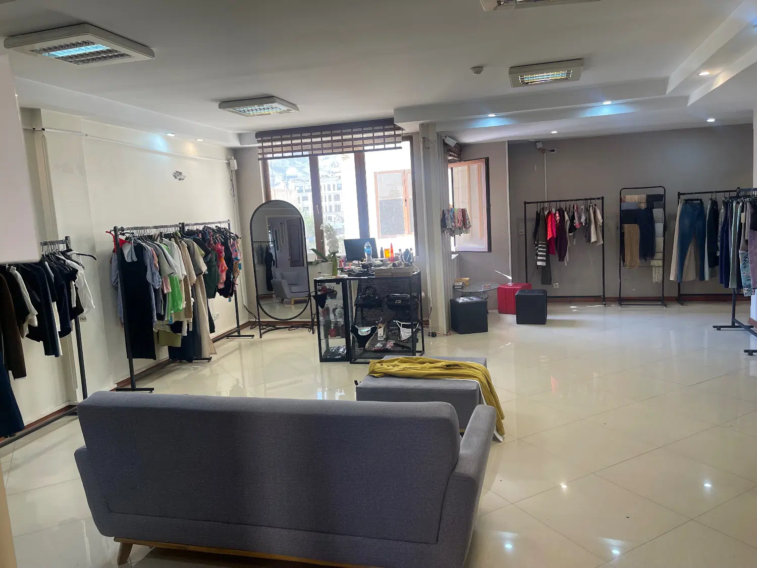 اجاره رگال لباس داخل مزون بانوان