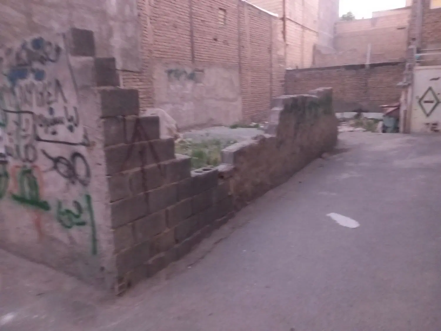 زمین ۴ دیواری سند