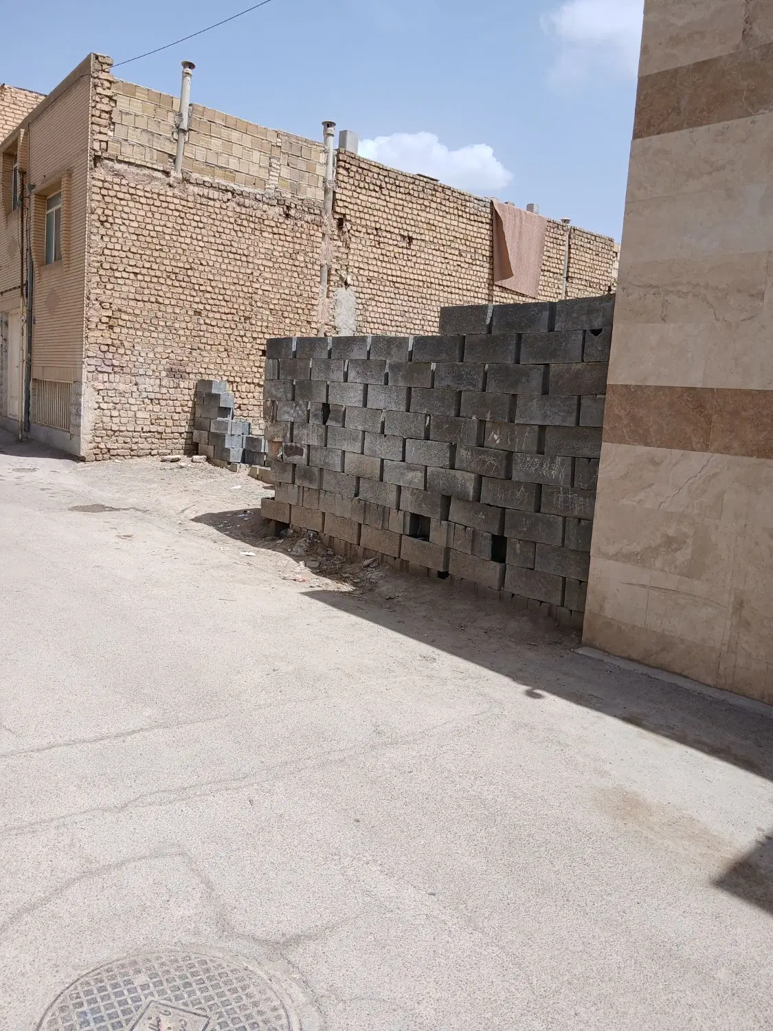 زمین مسکونی کهندژ روبروی پارک مدافع حرم