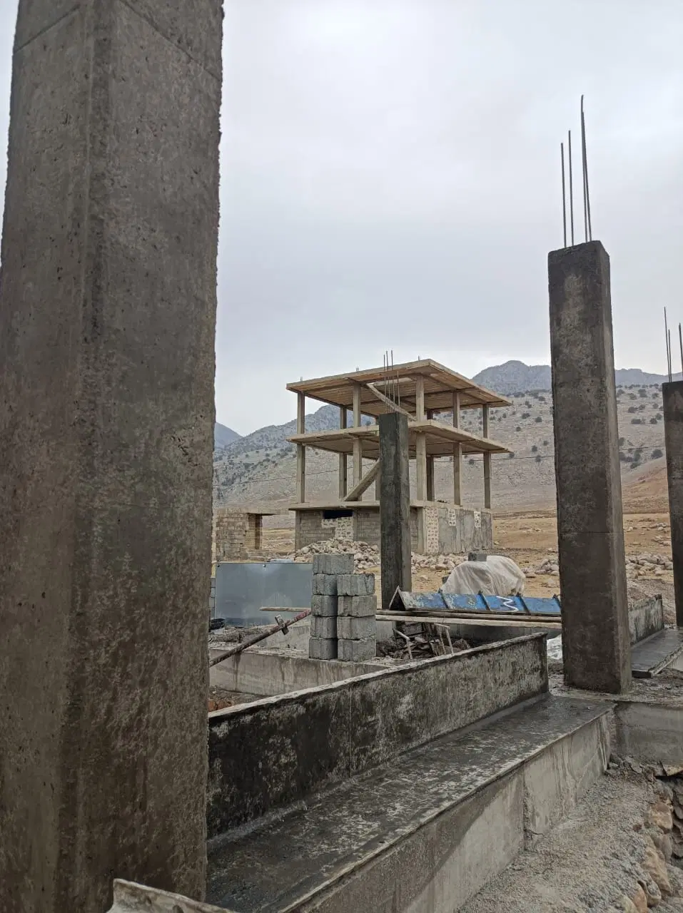 فروش خانه نمیه کاره درجلو
