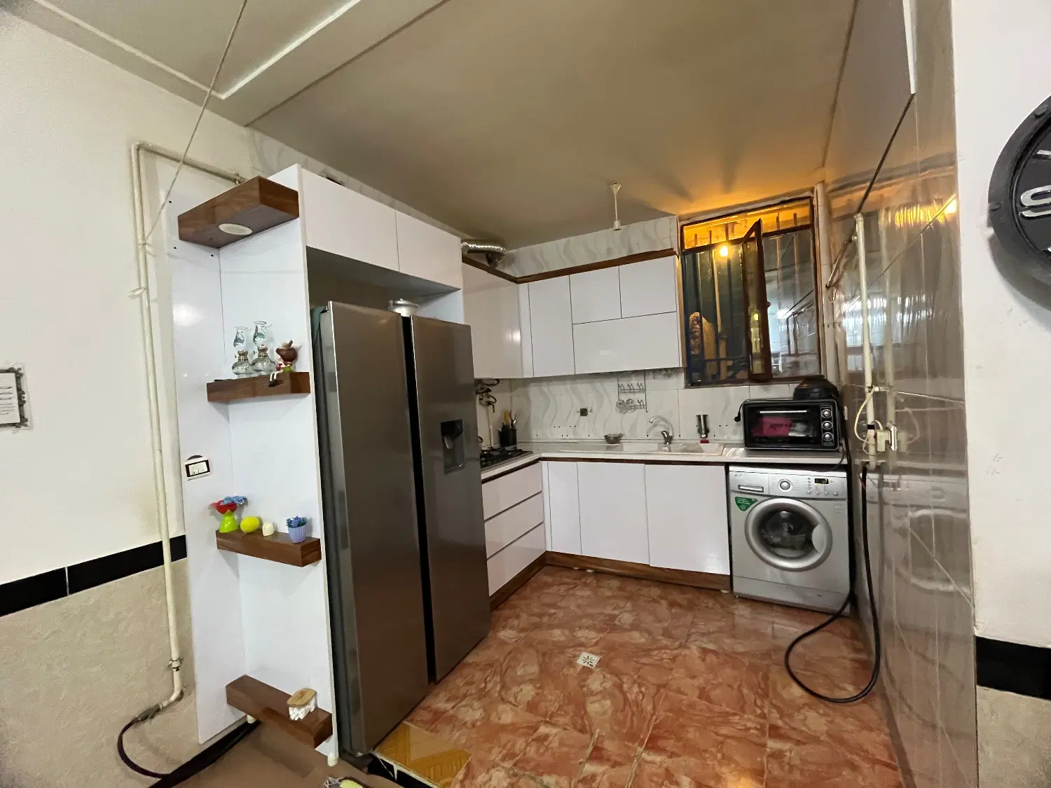 دوطبقه پشت بیمارستان