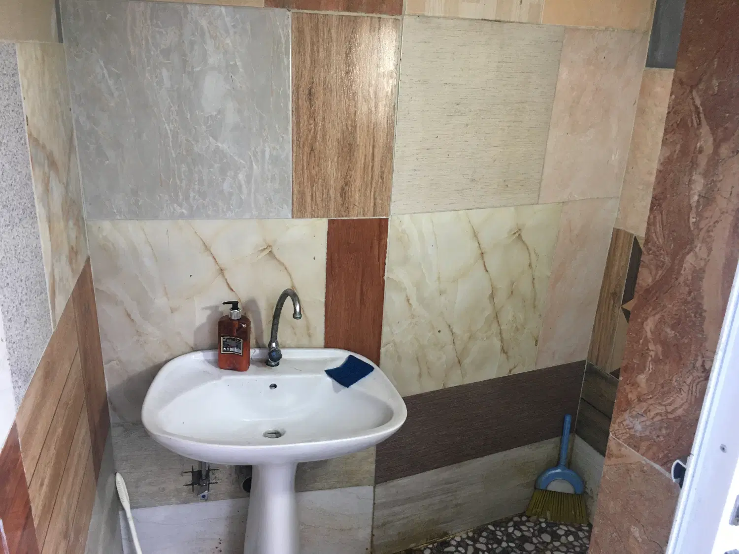 اجاره چند باب مغازه در خط هشت