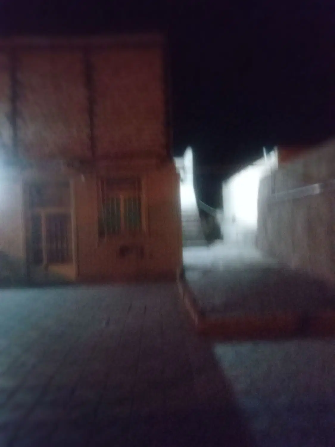 ساختمان دو طبقه