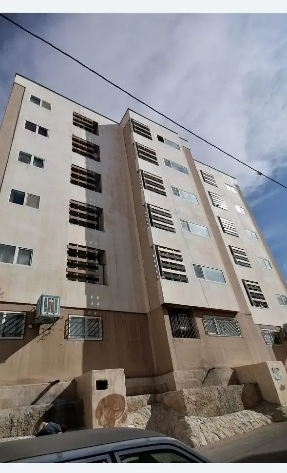 وحدت بتن  صدرا