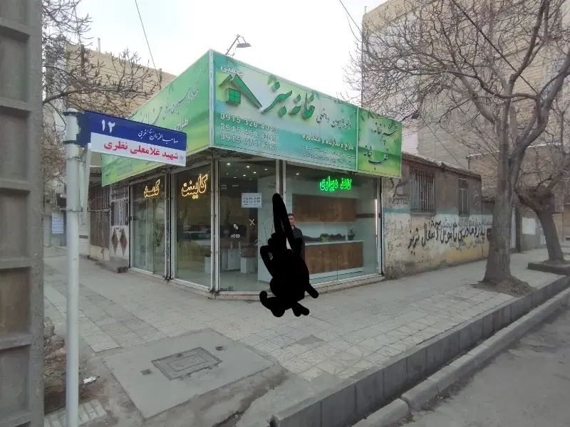 270متر ویلای سر نبش  سه دربند مغازه تجاری