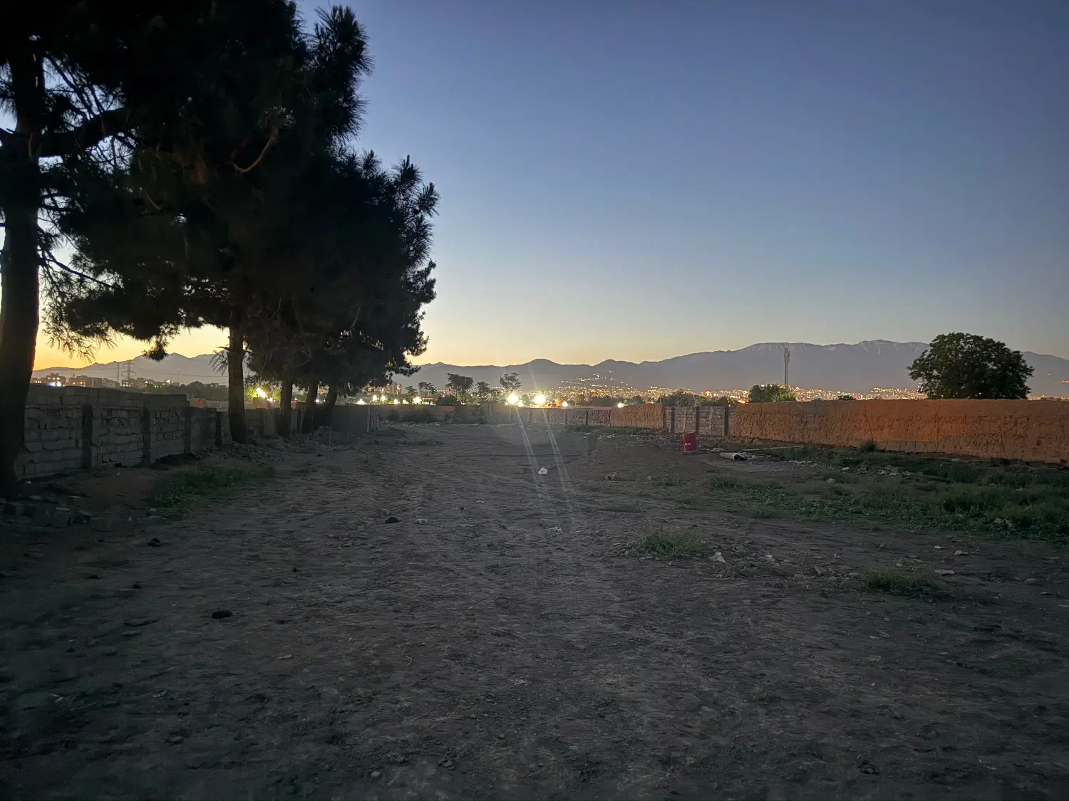 زمین مسکونی ۲۳۰۰ متری
