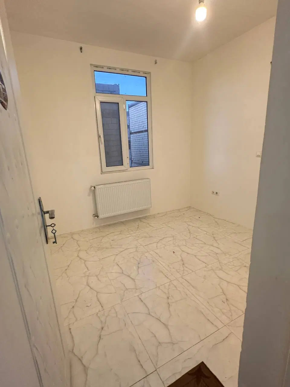 ۹۰ متری شیک، احتشامیه
