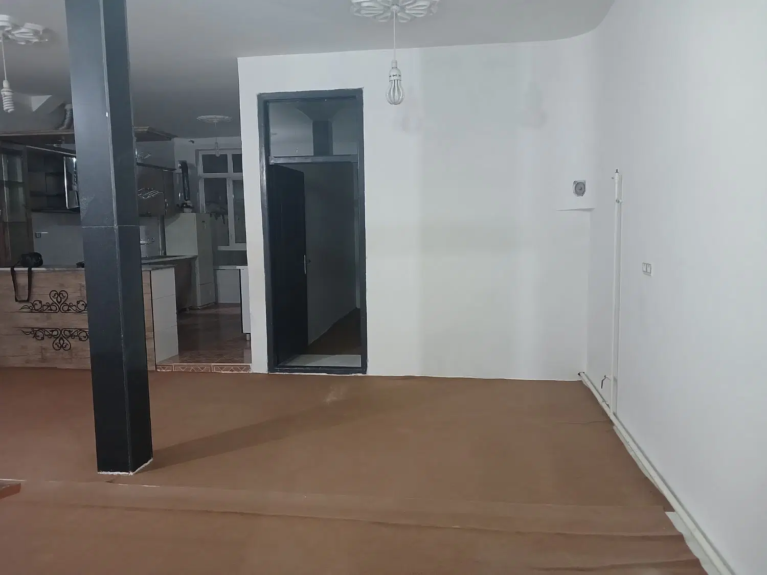 یک باب حیاط مسکونی واقع در بلوار چمران
