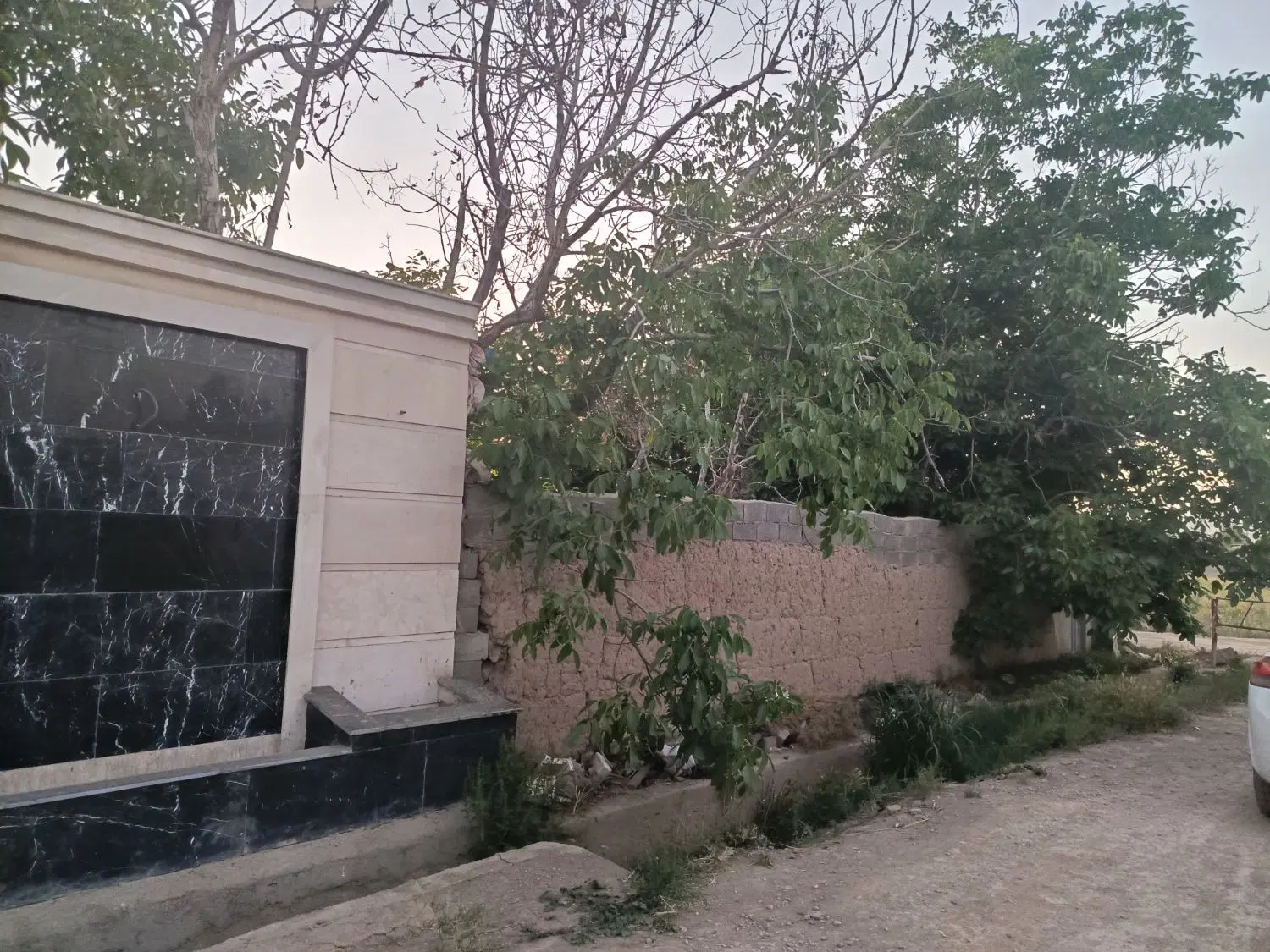 ۶۰۰متر چهاردیواری قدیمی (ارمبویه)
