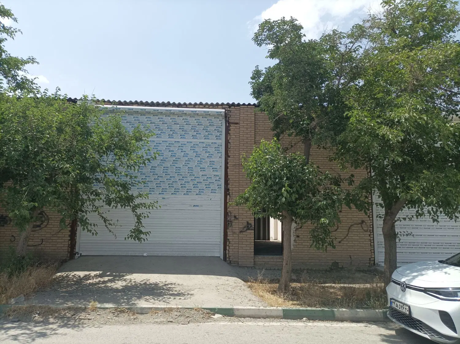 فروش400مترسالن صنعتی حاشیه خیابان اصلی چاهشک