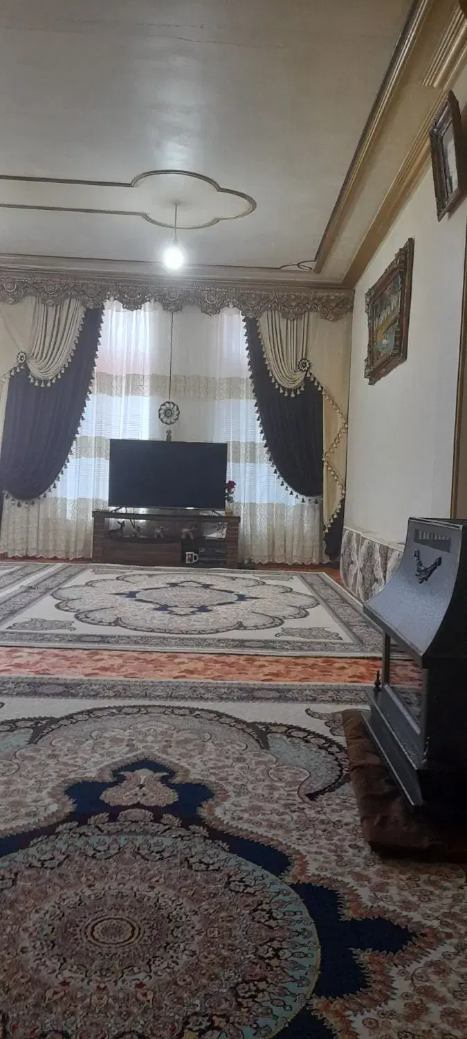 خانه ویلایی 110 متری نزدیک خیابان اصلی