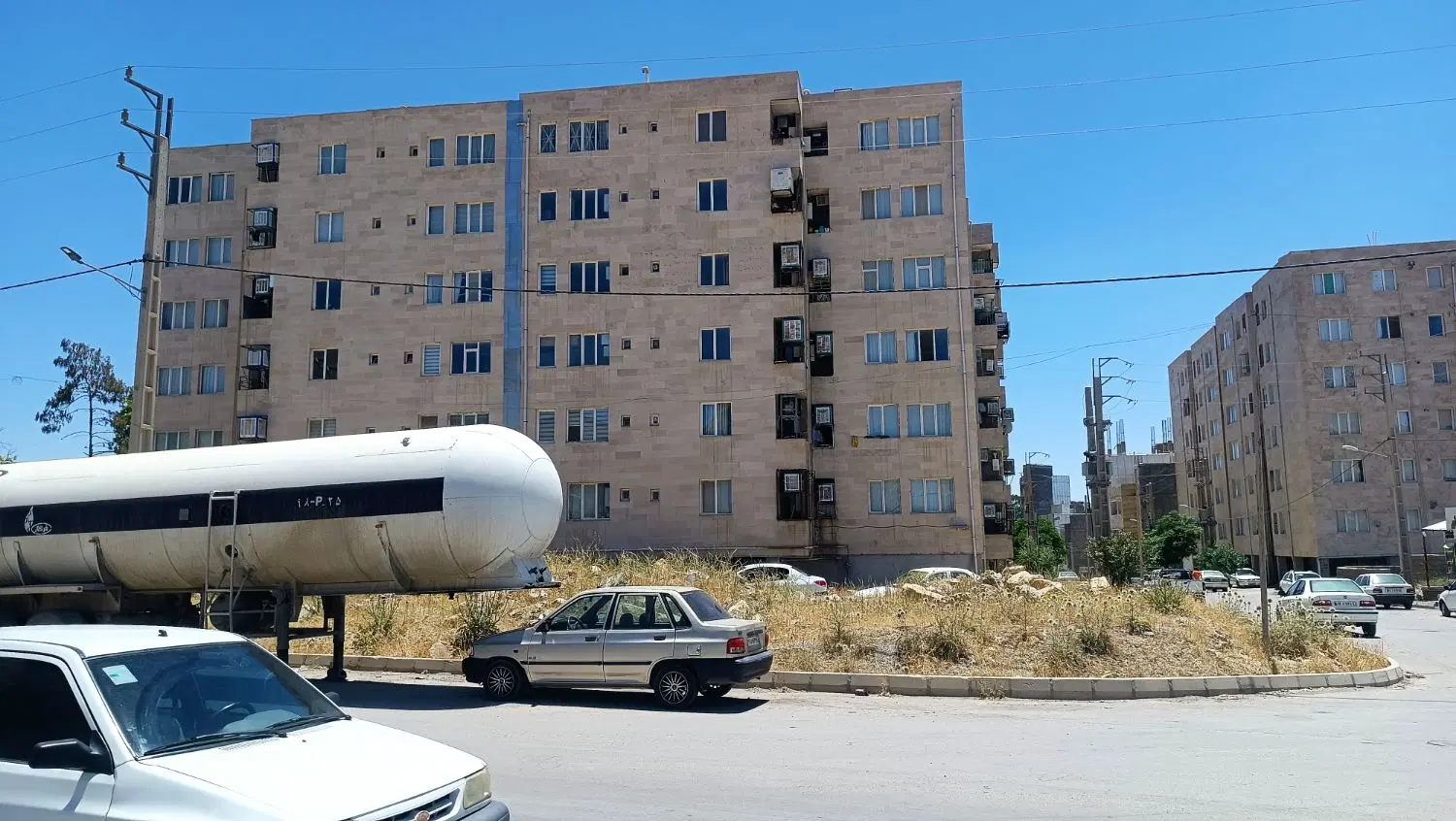 فروش ۱۰۵ متری اداره زندان ها
