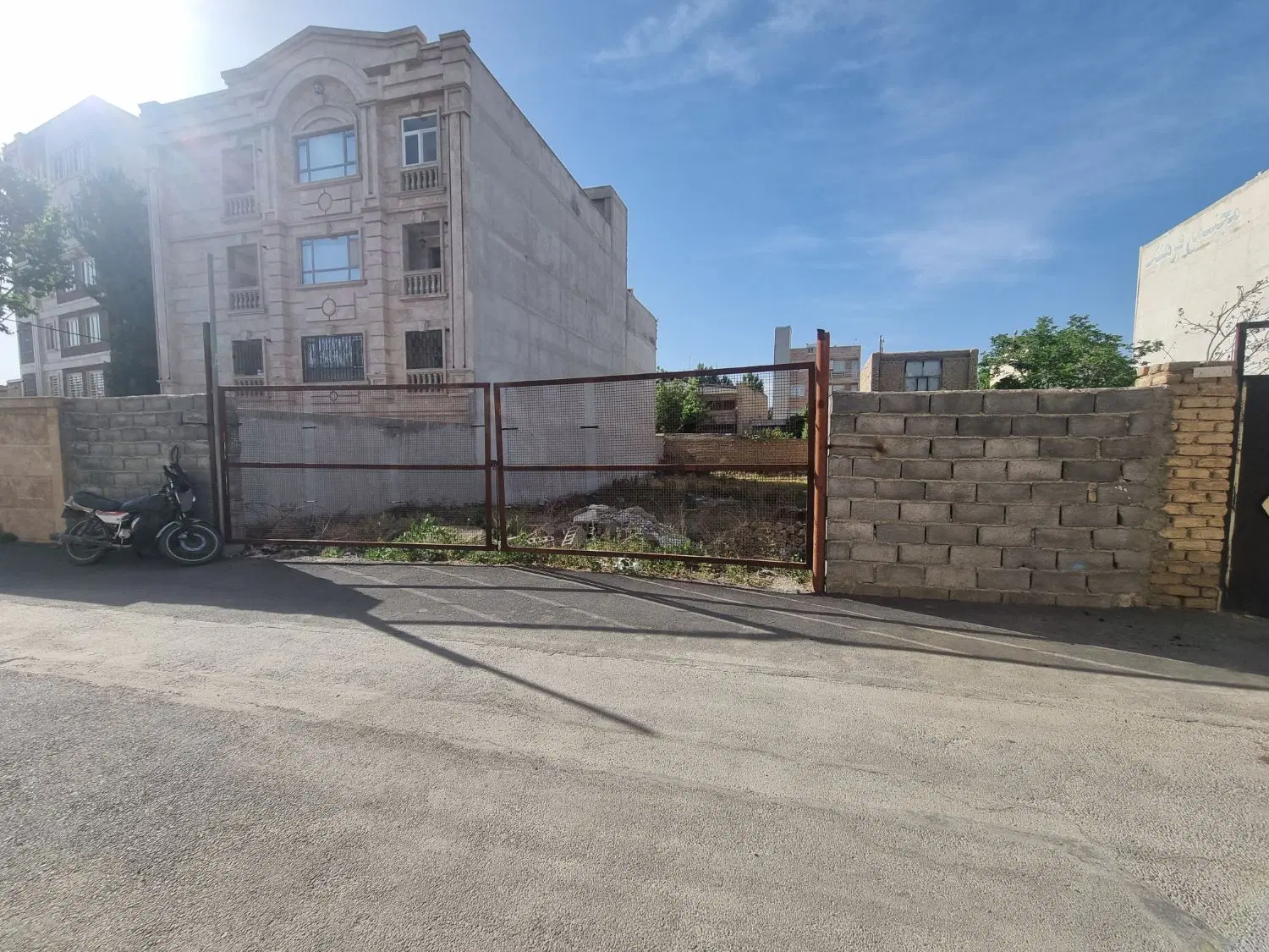 یک قطعه زمین مسکونی