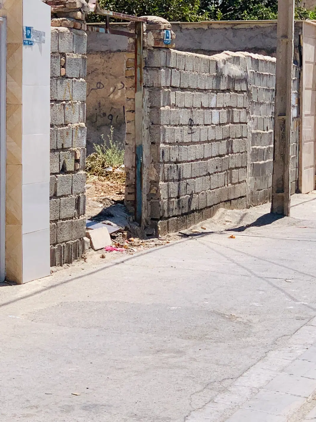 زمین چهار دیواری مسکونی باسند و پروانه