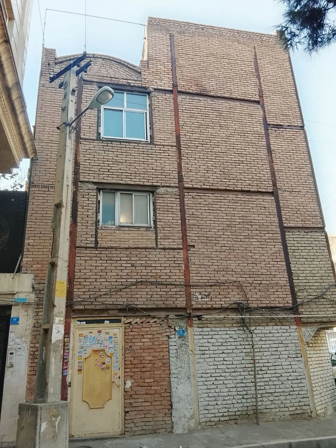 خانه کلنگی سه طبقه ونیم نازی آباد