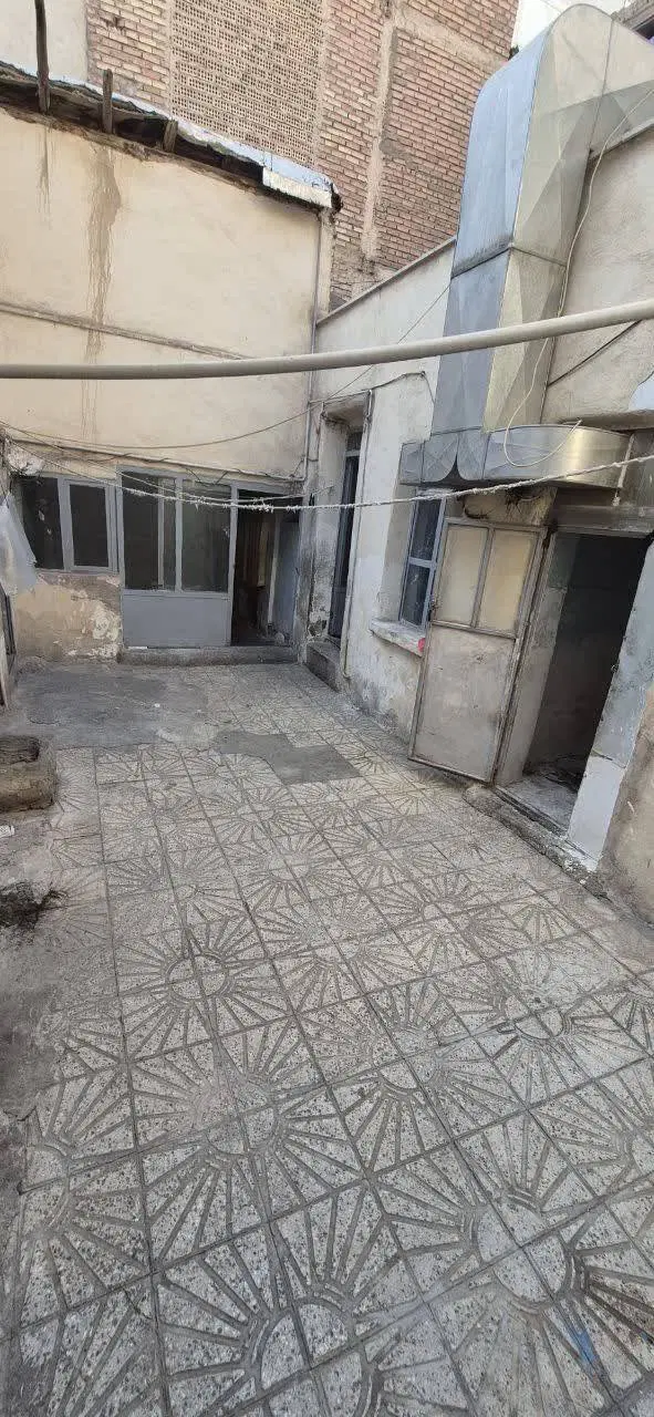 حیاطی دربست