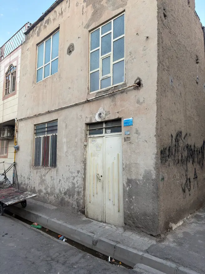 خانه ویلایی جنوبی در الوند ده متری کوچه غفاری