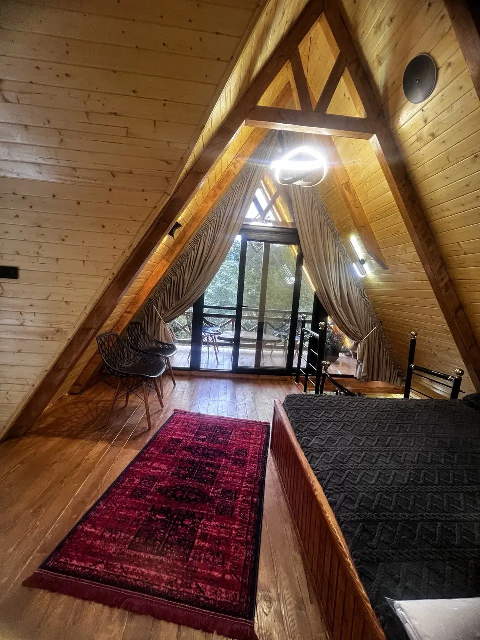 کلبه سوییسی جنگلی کادوس ،آمل ،بلیران