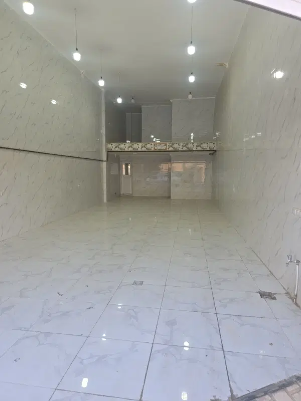 یک باب مغازه واقع در خیابان یادگار امام  ۸۰متر