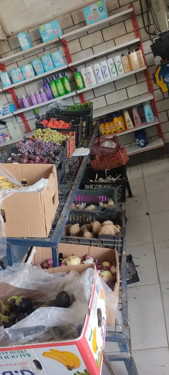 خونه ومغازه روبروی  جمعه بازار