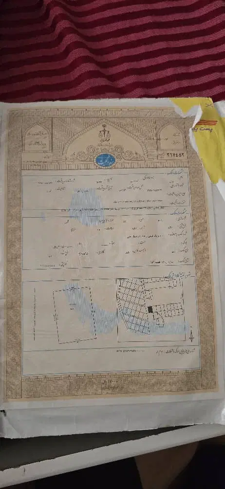 زمین ۴ دیواری ۳۰۰ متری