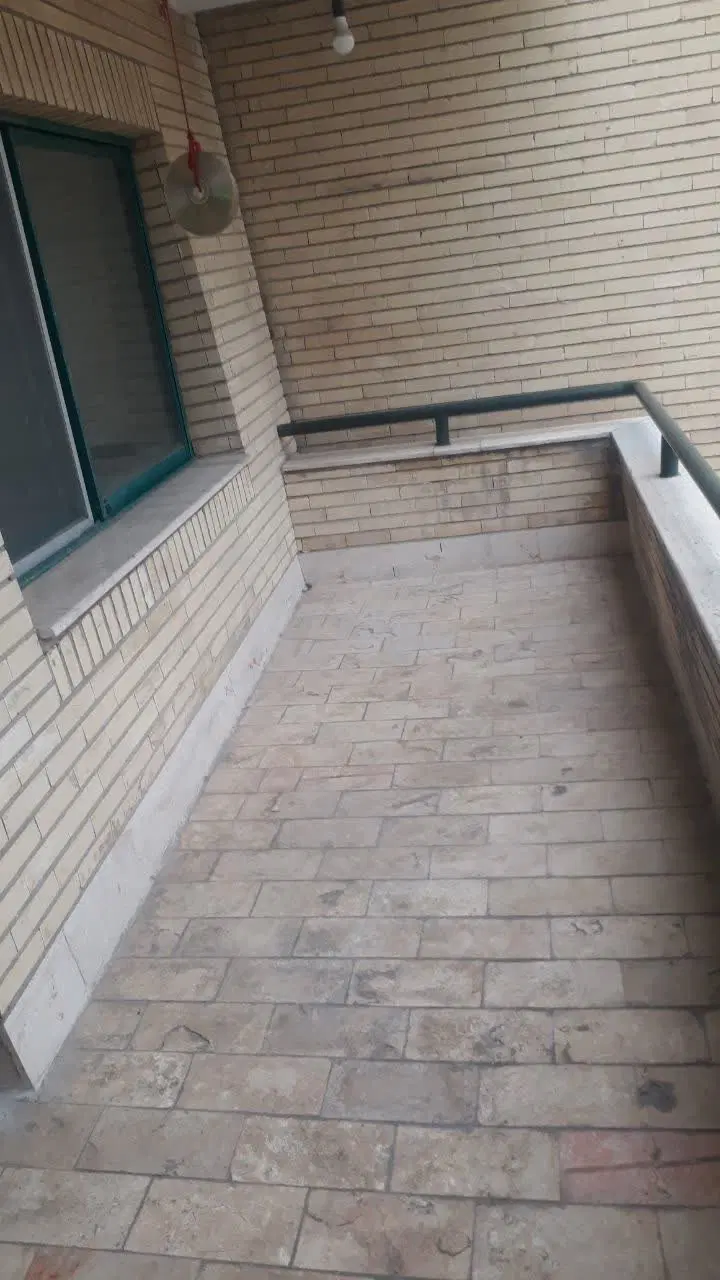 ۱۲۰متر غرق نورتمیز وخوشگل تخلیه می باشد