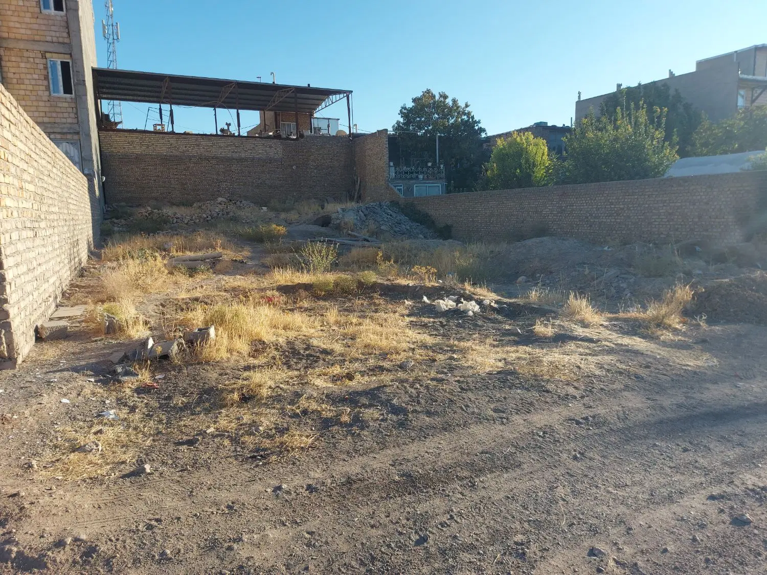 زمین مسکونی