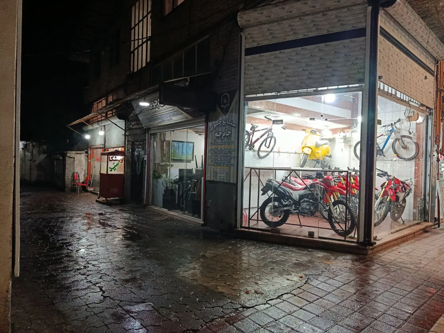 فروش یک باب مغازه تجاری  با بالکن