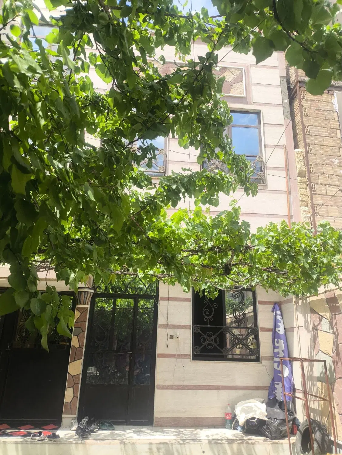 ۱۲۶متر ویلایی معاوضه با اپارتمان و ماشین هم دارد