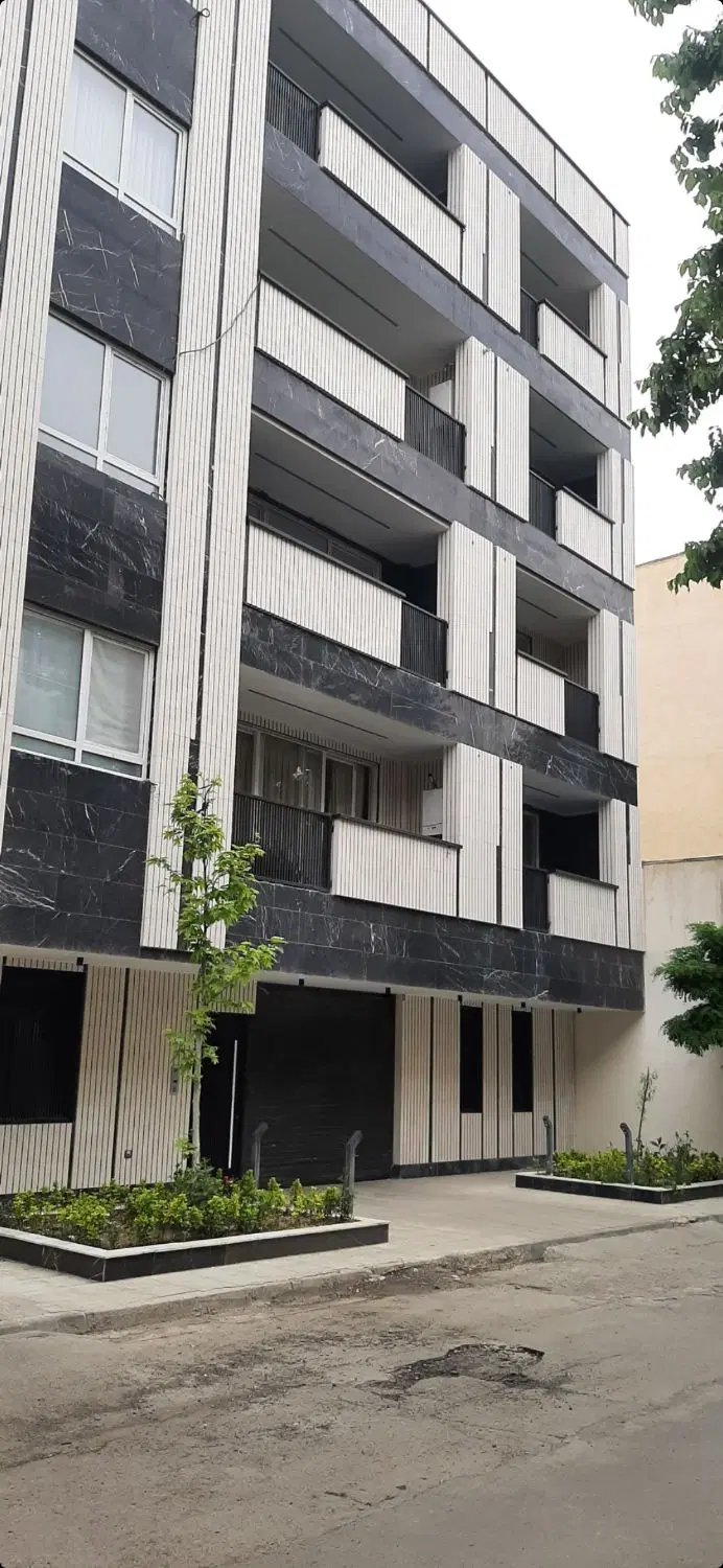 واحد ۱۲۵ متری  با  ۱۵ متر  بر  رو  به  آفتاب و نما