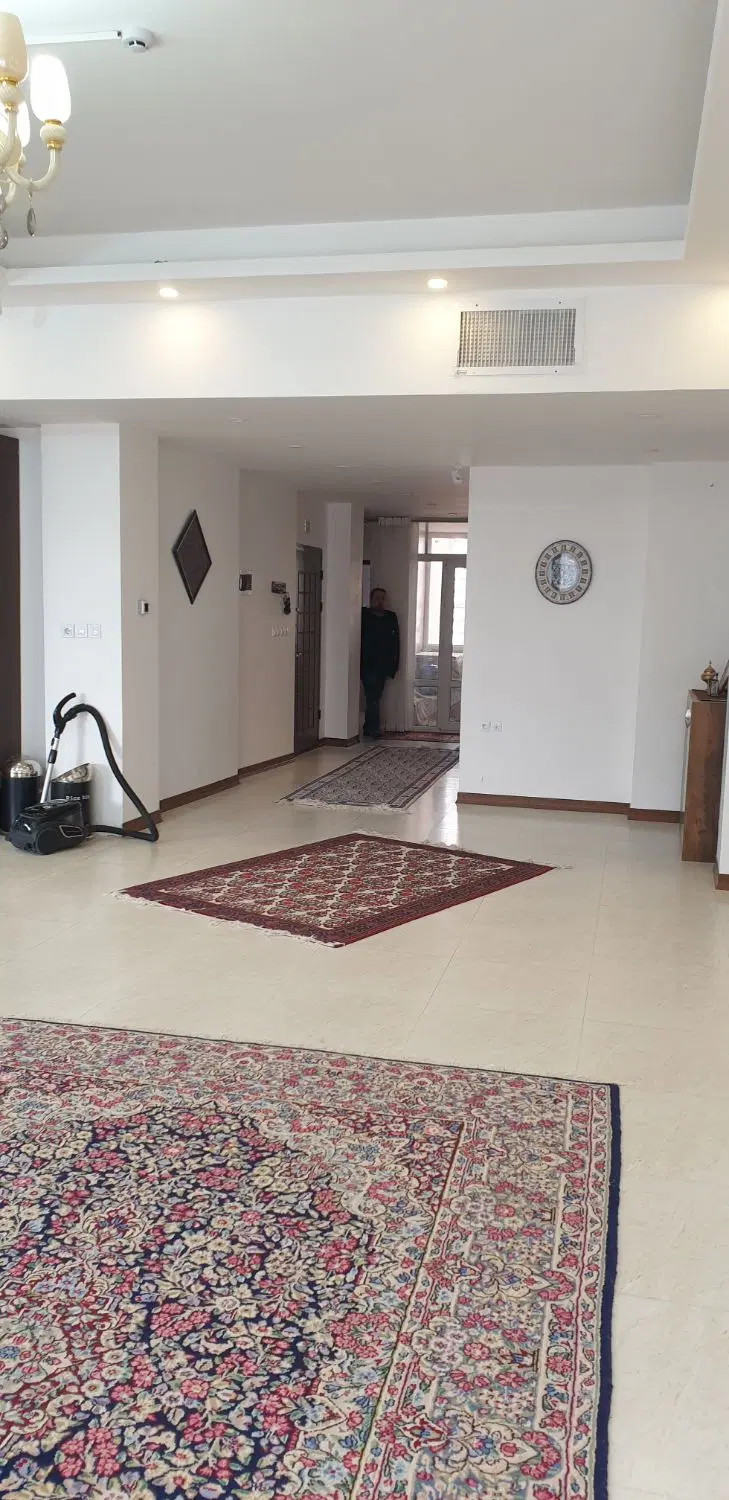 ۲۱۶ متر واحد نوساز شیک اقبال