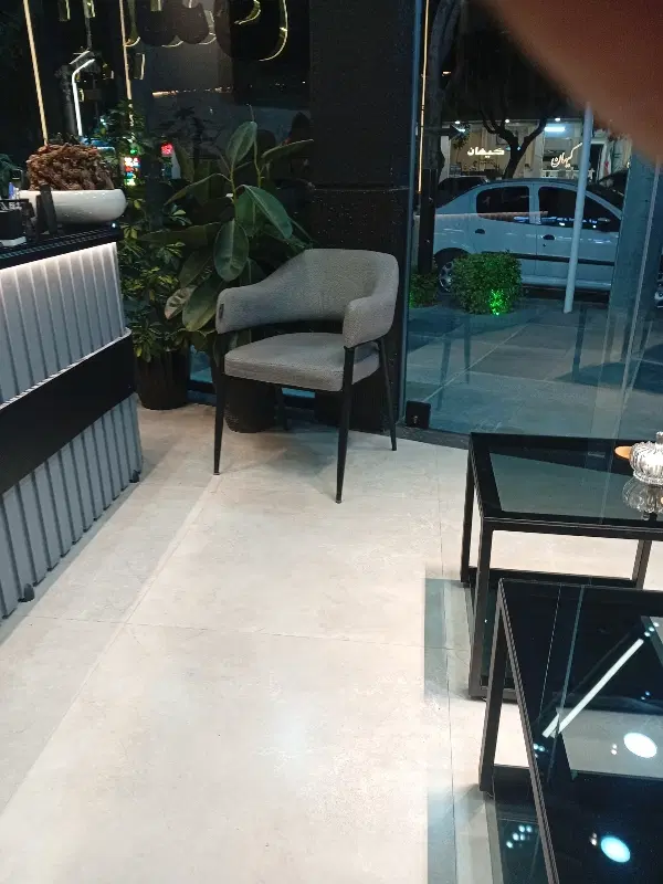 مغازه ۱۲متری بابا نظر ۷۷بین عزیزی ۴و۶ آپارتمان رهن