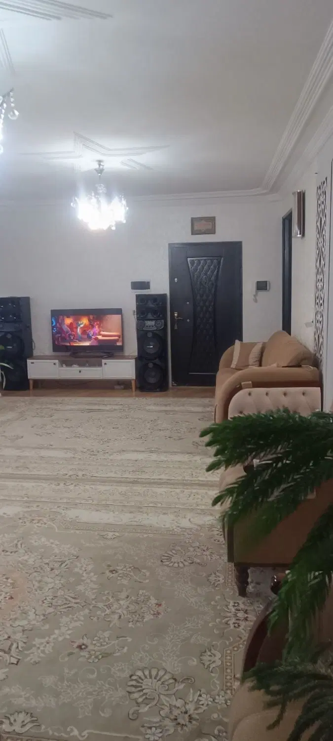 آپارتمان ۱۰۰متری همکف حیاط دار لوکس توکلی سه خوابه