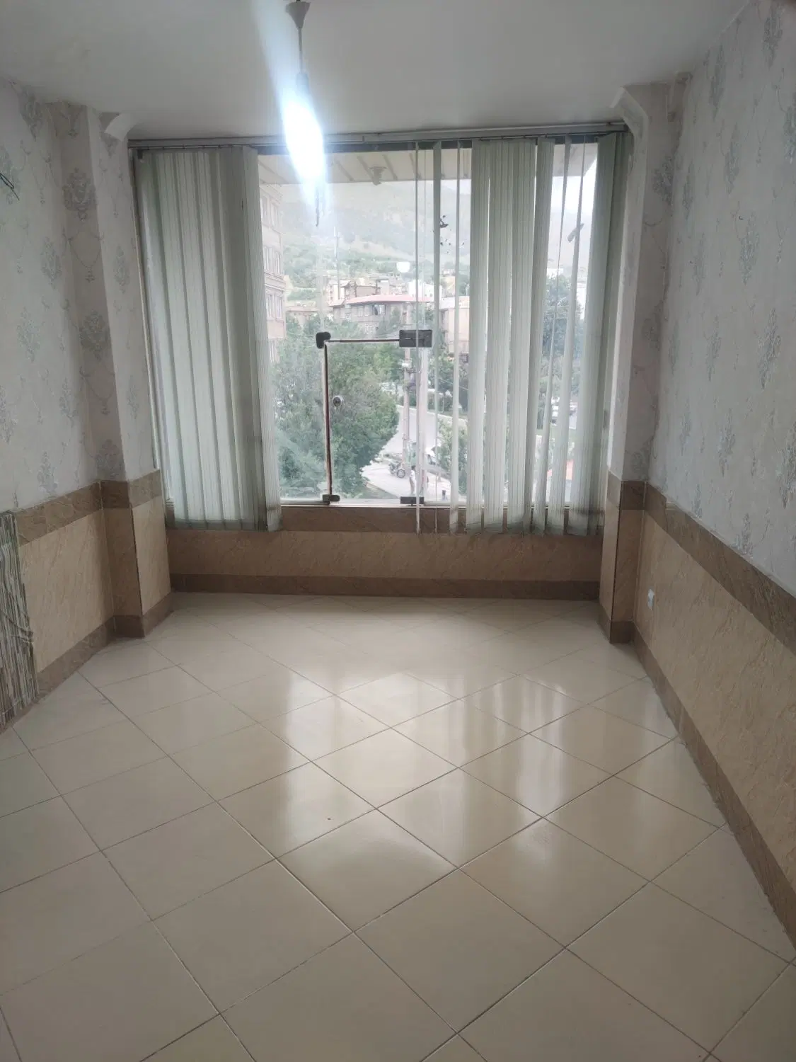 اجاره یک واحد اداری تجاری