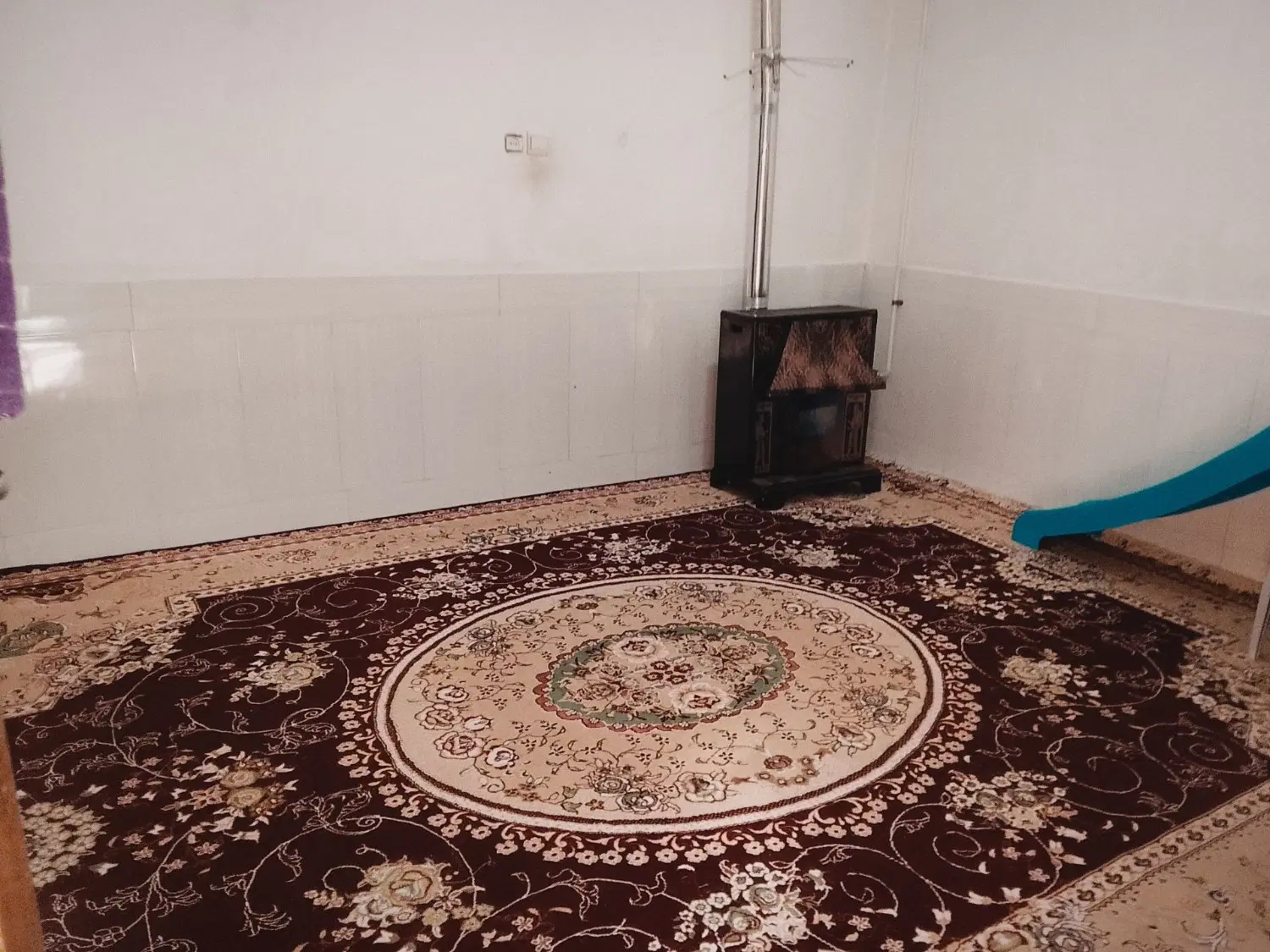 منزل مبلغ ۳۰۰میلیون تومان رهن کامل داده می شود،