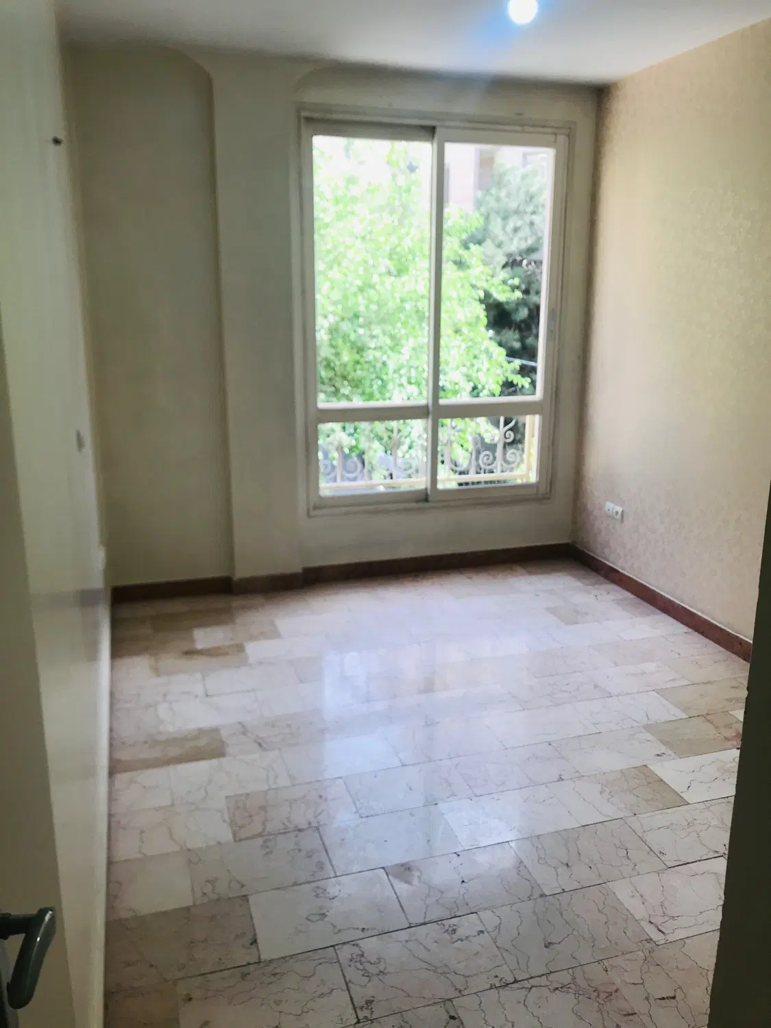 آپارتمان اجاره ای ۹۰ متری طبقه دوم