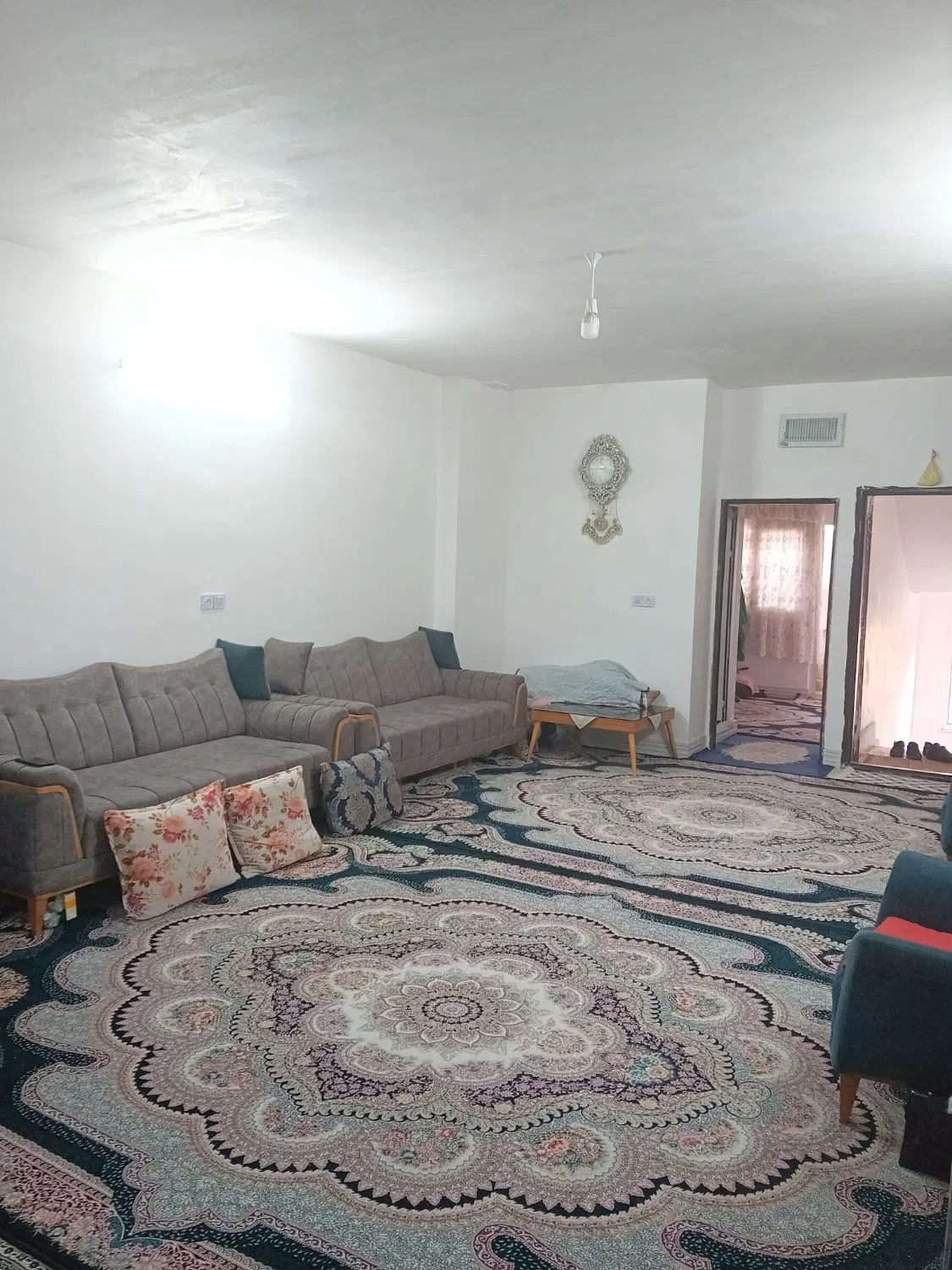 ۱۰۰متری ۲خواب  طبرسی ۲۲ نزدیک حاشیه