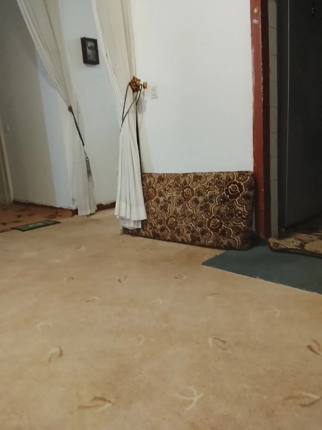 مغازه تنگک اول