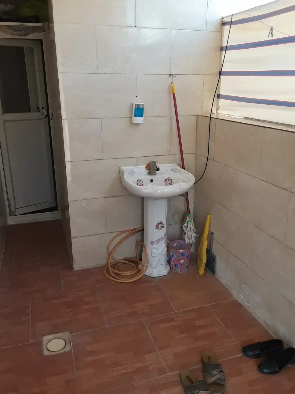 طبقه‌بالا‌درب..جدا‌۸۰متری