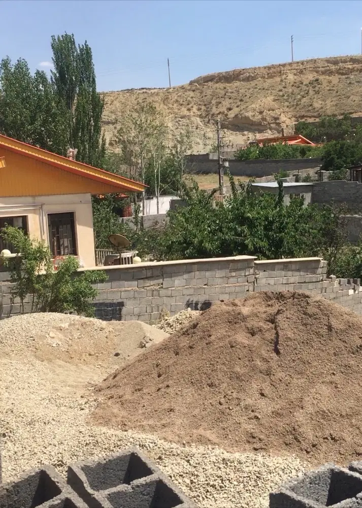 زمین چهاردیواری مهرآباد