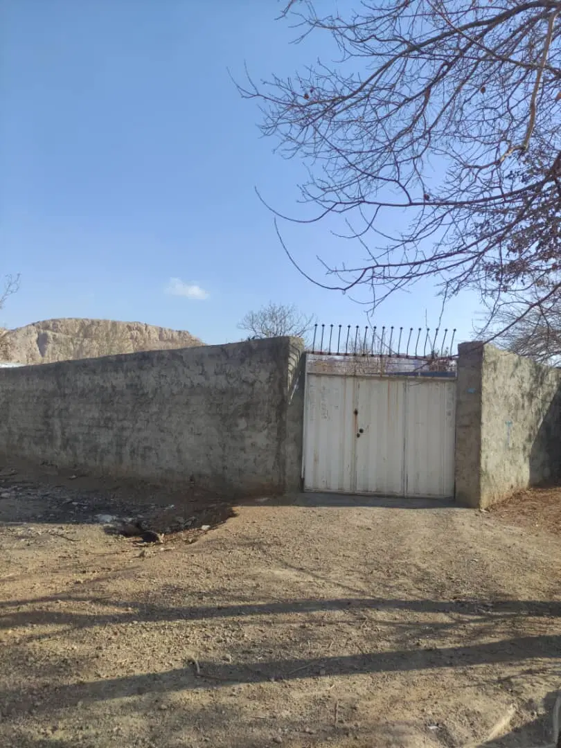 زمین چهار دیواری