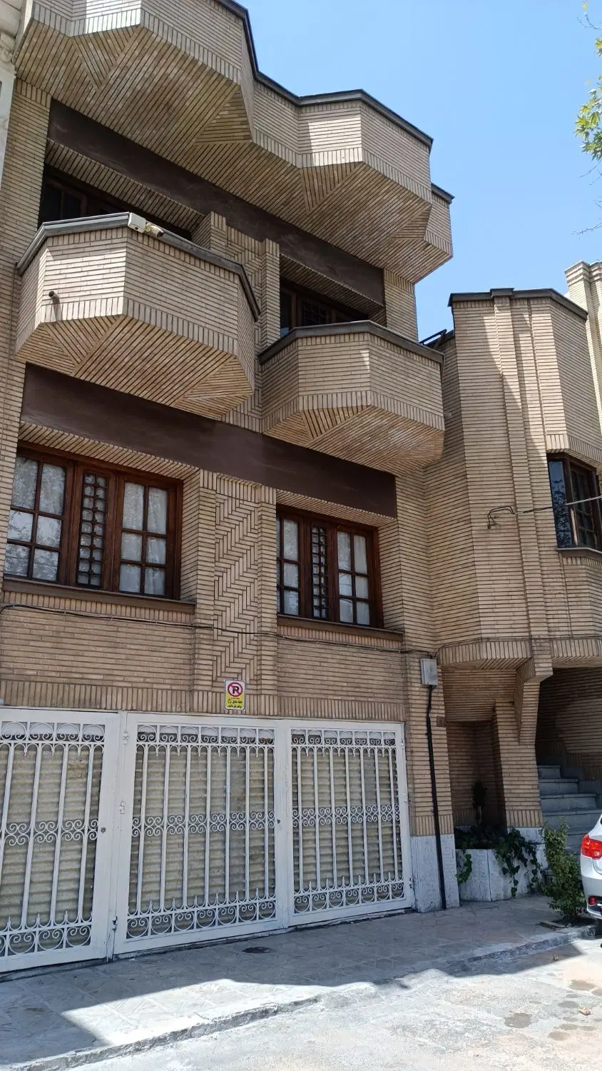 ویلایی ۲۵۰ متری جنوبی ملک آباد فرهاد