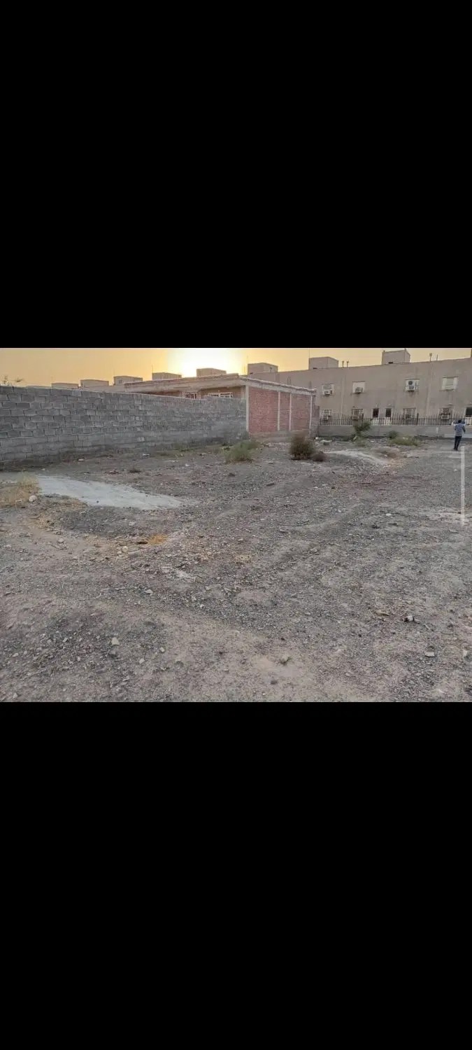 زمین کهنوج ۳۰۰متر