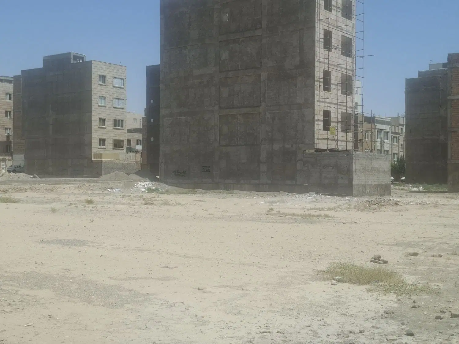 زمین جنوبی بهارستان کوچه سوم