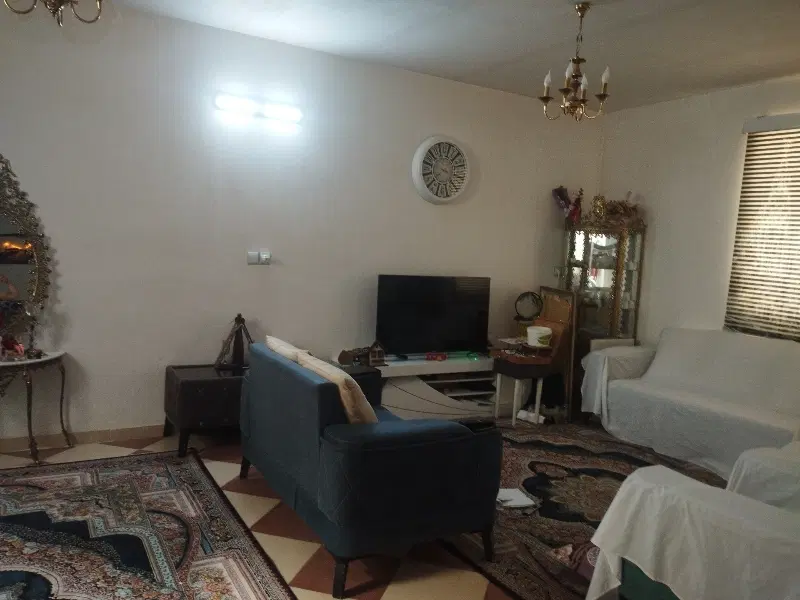 یک واحد خانه مستقل  یک خواب دارای دوباب مغازه
