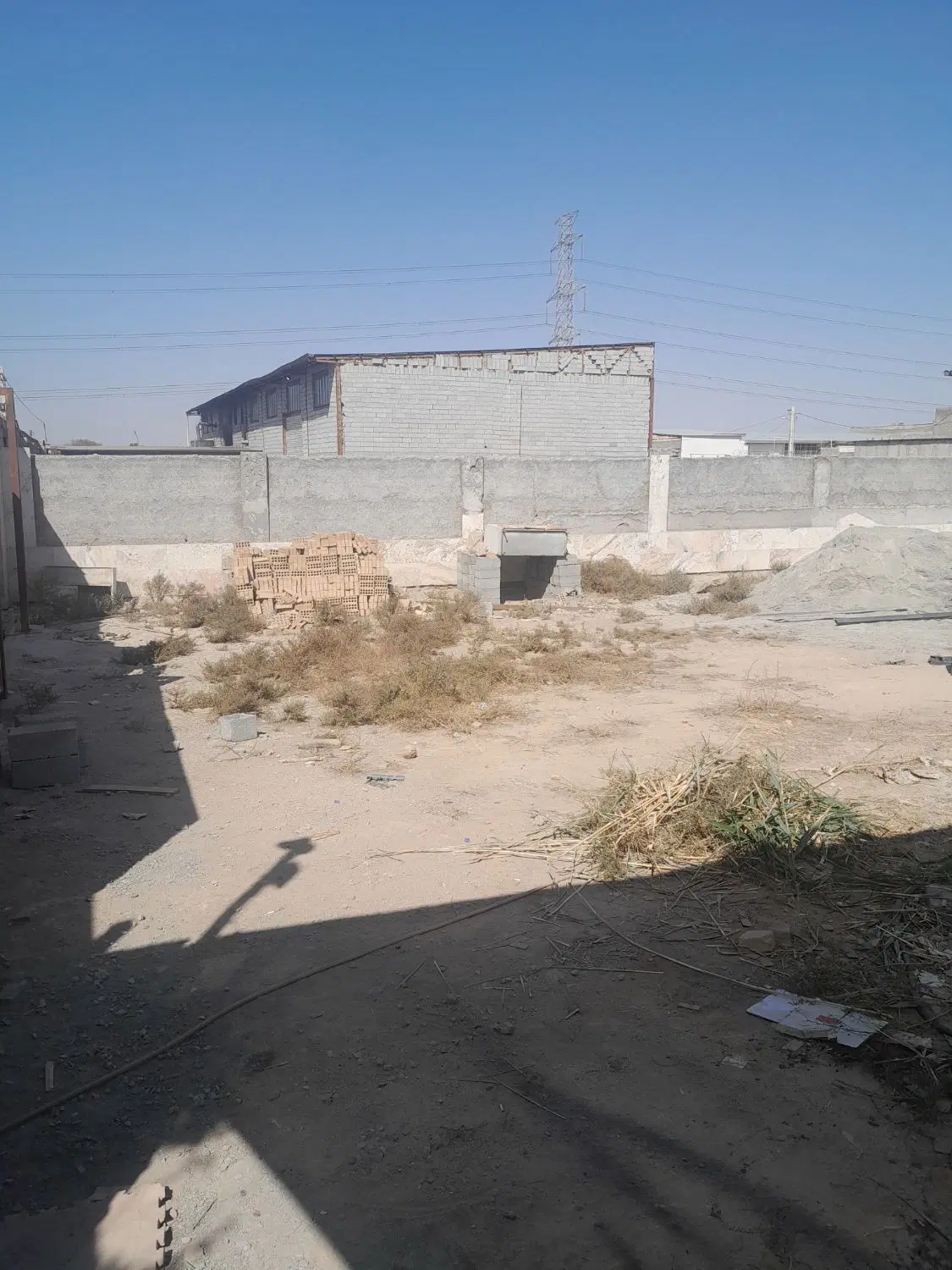 زمین چهاردیواری۲۶۰متر