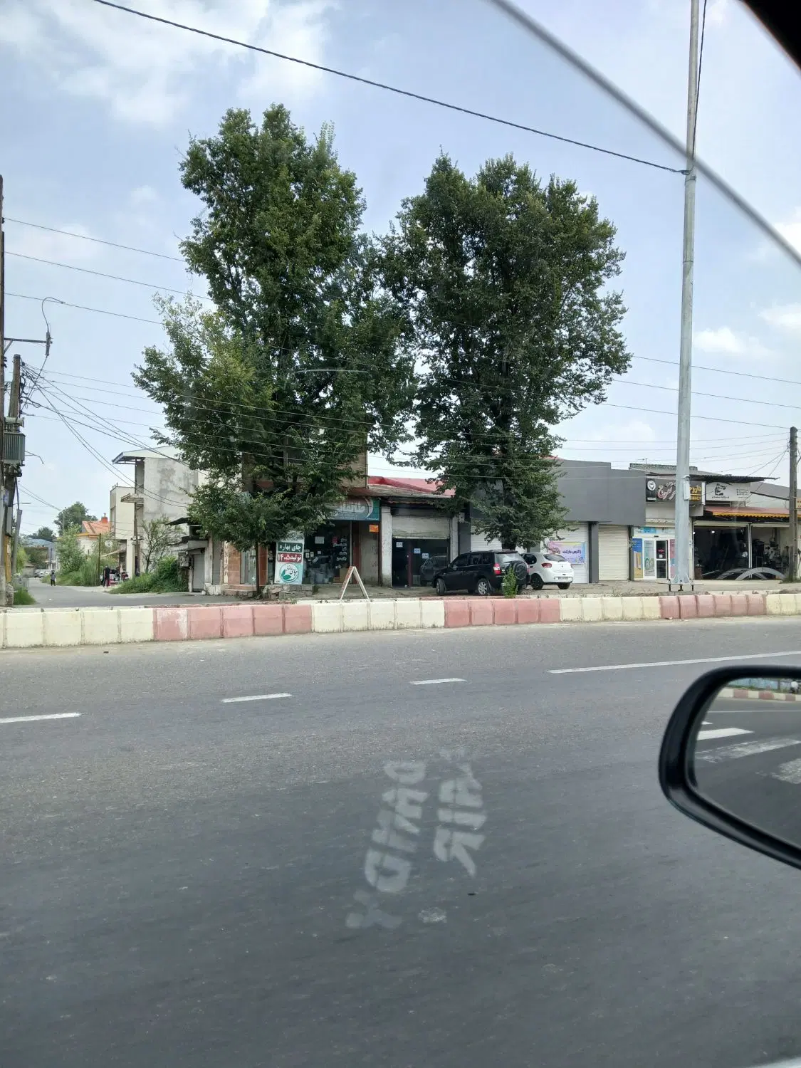 مغازه ۳۰متری برخیابان . کوچه ملکی بلوار لاکان