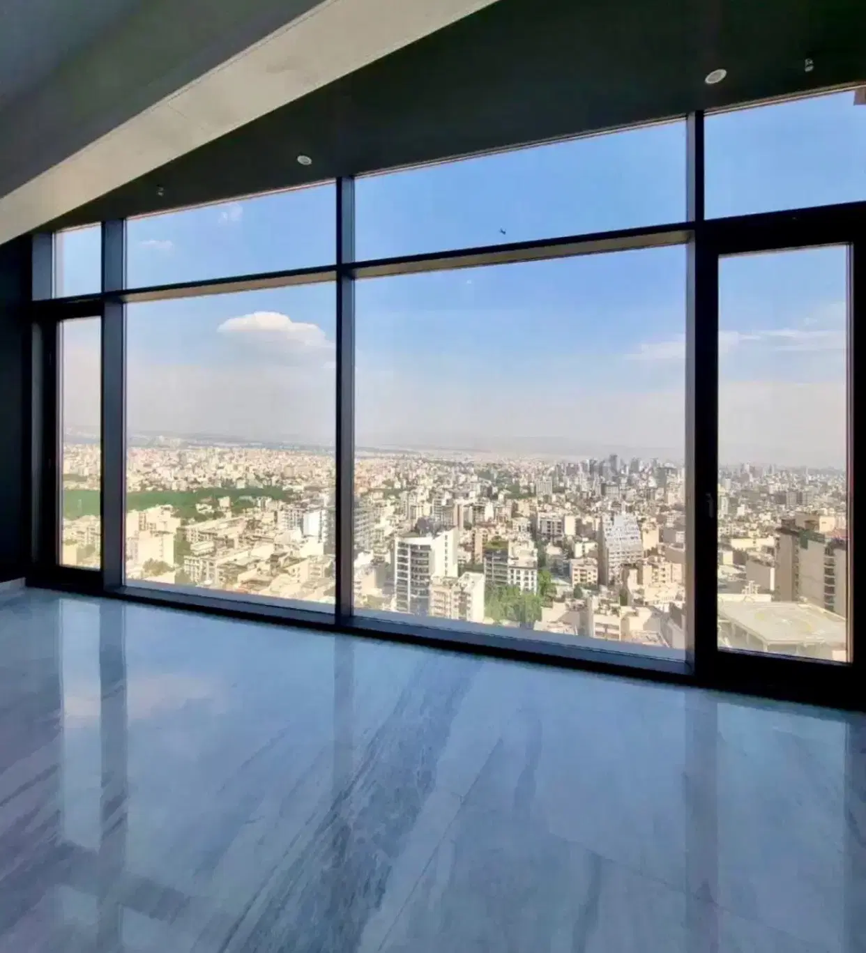 ۱۴۰متر مال برند فرشته دسترسی عالی