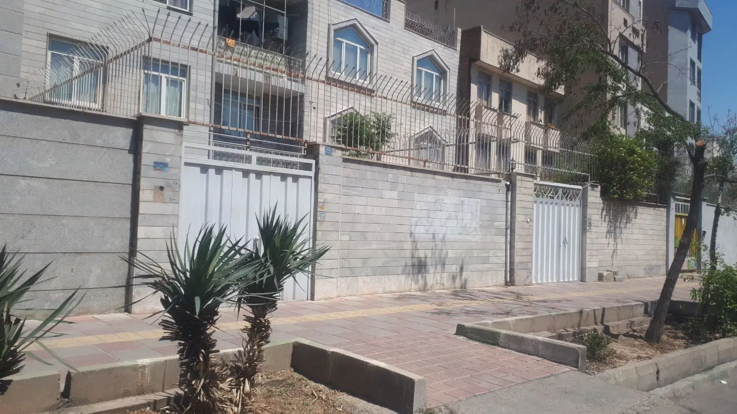 نبرد جنوبی  ۱۶۵ متر خانه کلنگی گلستان اقاجانلو